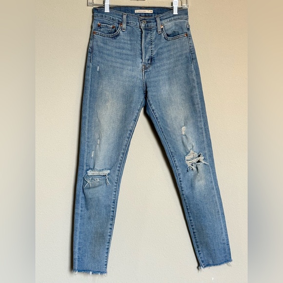 Levi’s jeans wedgie fit skinny pant with distressing. - Picture 1 of 7